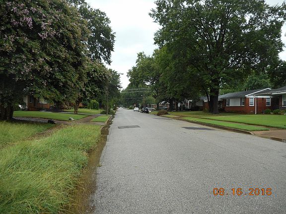 Exterior Neighborhood (street photo)
