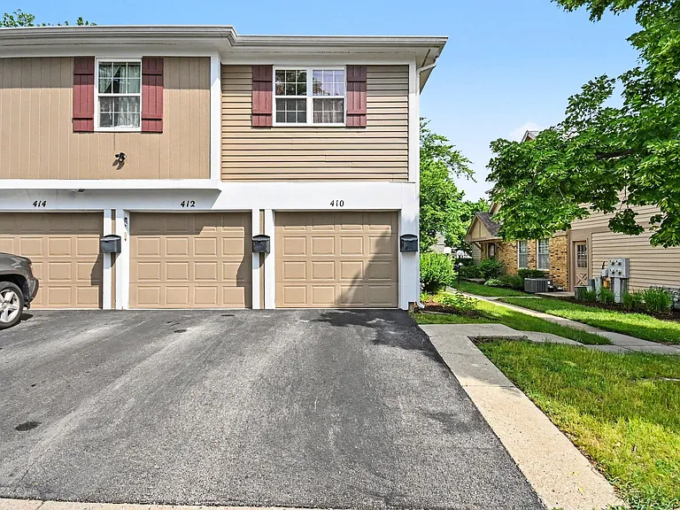 410 Ashwood Ct — Photo 15