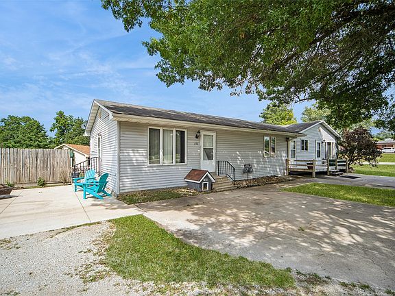 2nd image of 250-252 NE 57th Pl