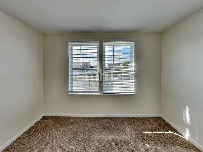 320 Abbey Ave — Photo 13