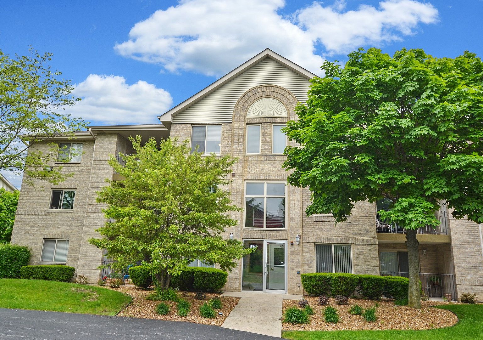 6820 Ridge Point Dr UNIT 2D, Oak Forest, IL 60452 Zillow