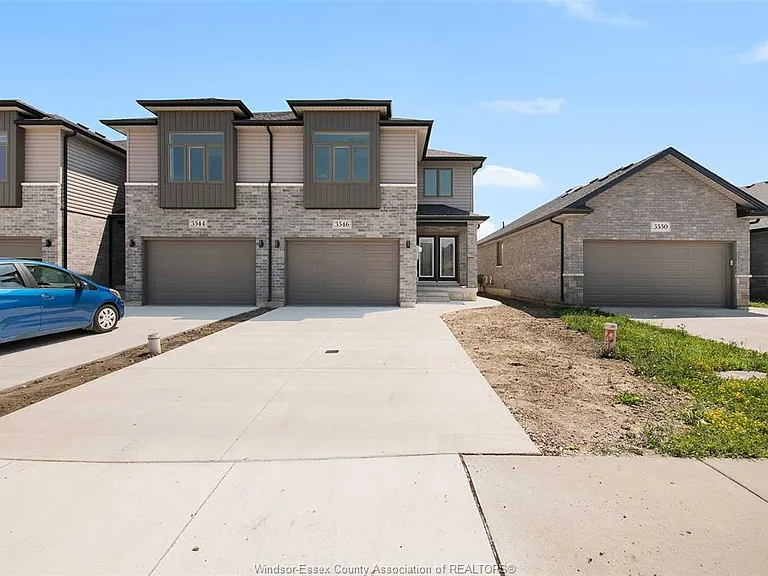 3546 Hallee Cres — Photo 1