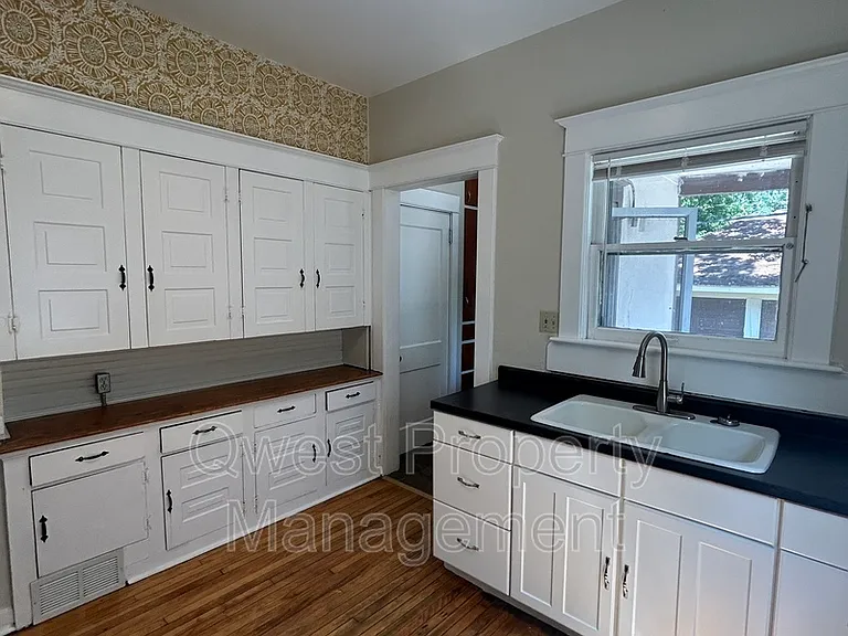 1335 Logan St SE — Photo 7
