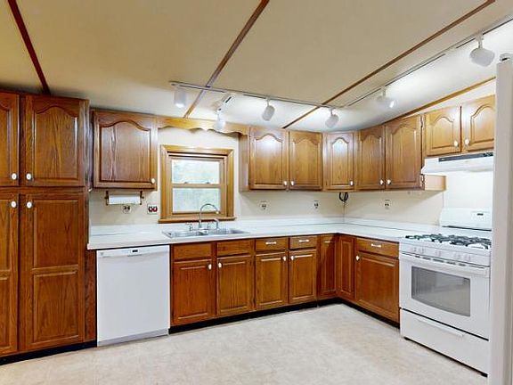 2nd image of 2546 S Sheridan Rd