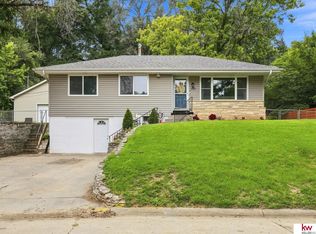 222 Pickardy Ln, Council Bluffs, IA 51503
