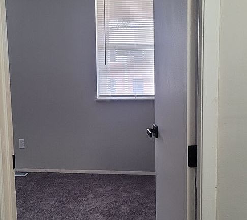 4th image of 3231 N Talbot Ave APT 8