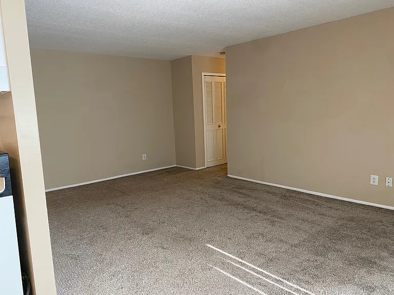 Rochester Square Apartments — Photo 32