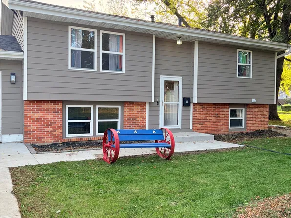 402 E 12th Street Pl N, Newton, IA 50208
