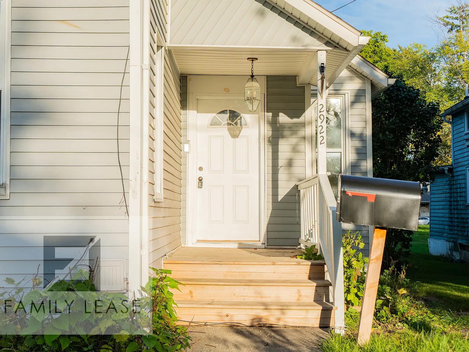 3 bed, 1.5 bath, 1301 sqft, $1,095 — Photo 2