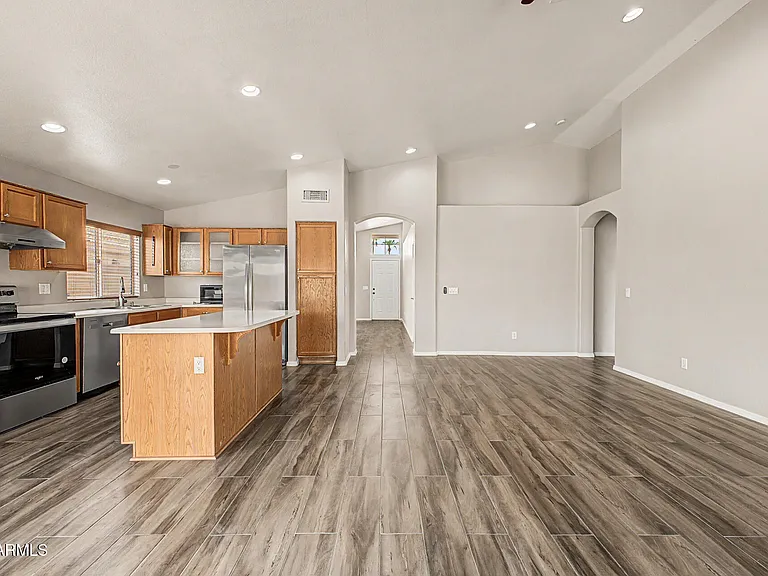 308 W Liberty Ln — Photo 9