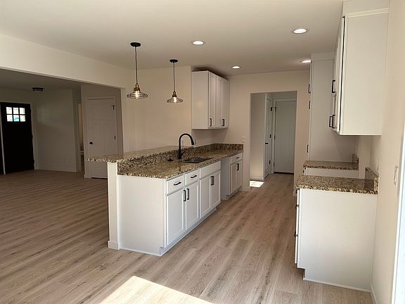 4th image of 105 Haskall Ct