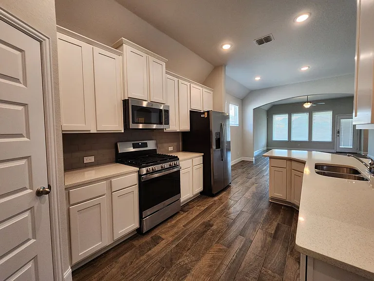 1324 Spring Row St — Photo 7