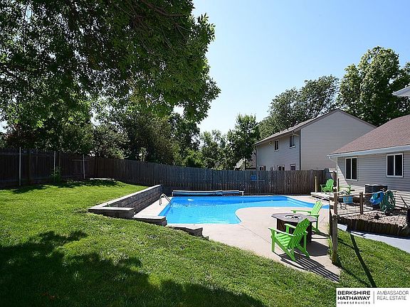 5th image of 917 S 153rd St