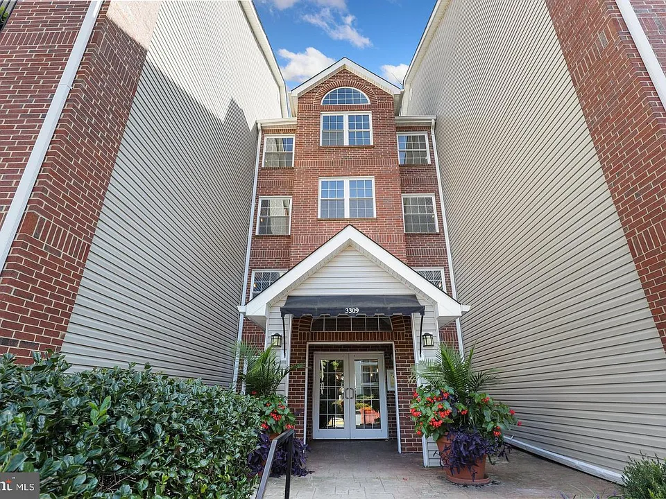 3309 Wyndham Cir #2172