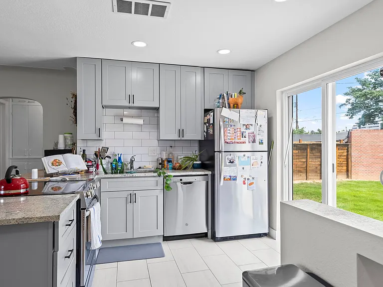 3240 Oneida St — Photo 8