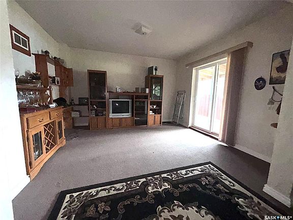 3rd image of 404 Stella STREET