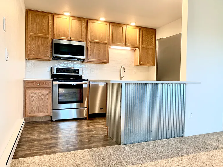 2020 W Plum St #12 — Photo 4