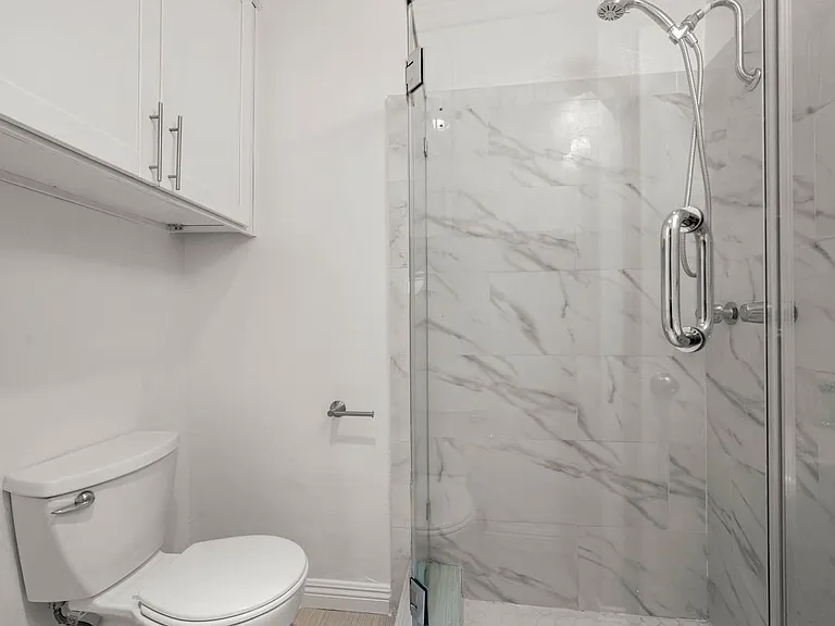 607 N Flores St #2 — Photo 21