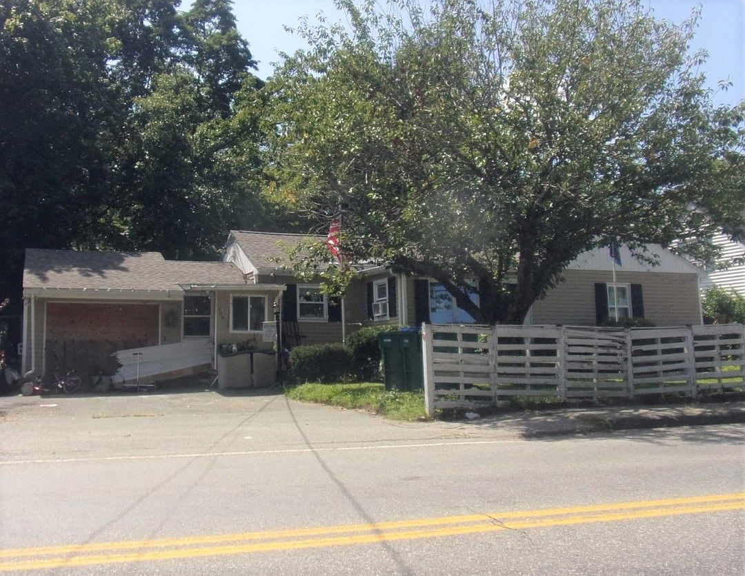 744 South St, Holbrook, MA 02343 Zillow