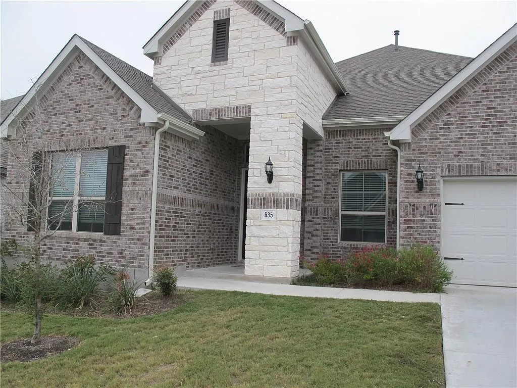 3 bed, 2.0 bath, 2435 sqft, $2,400 — Photo 1