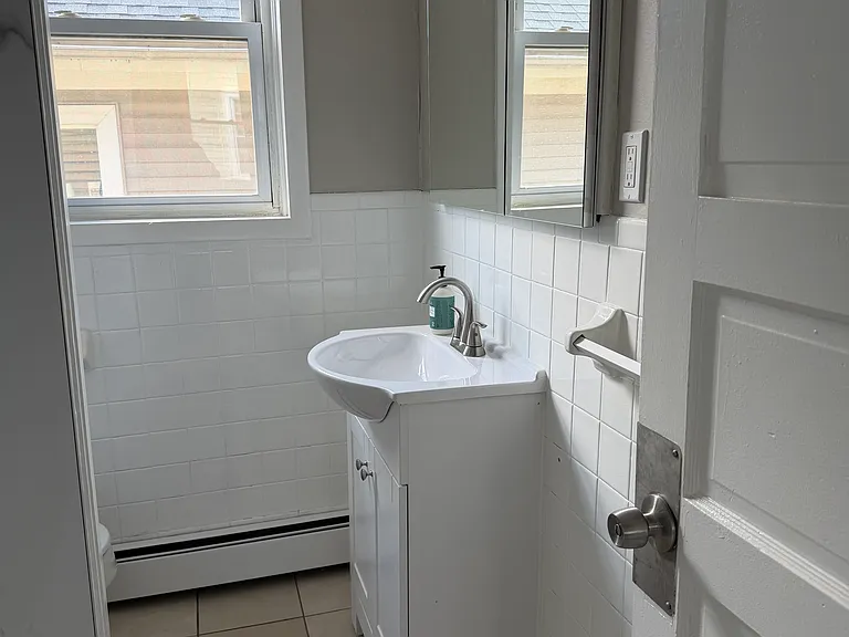 368 Orms St #3 — Photo 8