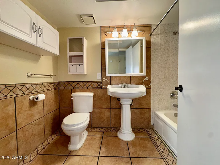 546 S Allred Dr — Photo 13