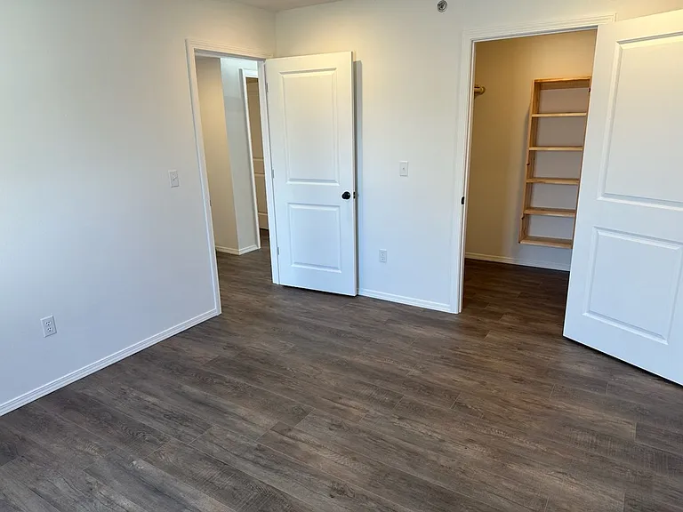301 W Maple St — Photo 5
