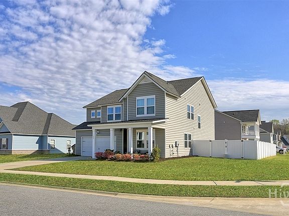 3rd image of 102 Franklins Walk