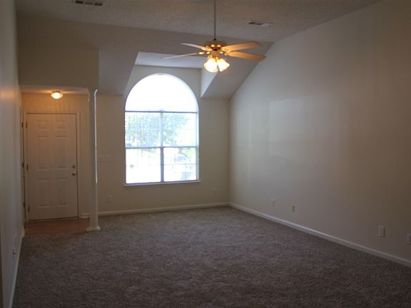 3rd image of 58 Hamilton Woods Ct