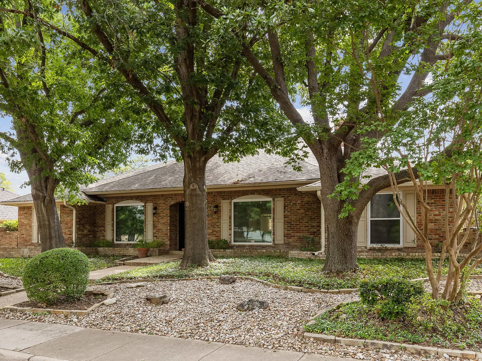 4 bed, 3.5 bath, 3355 sqft, $11,178 — Photo 2