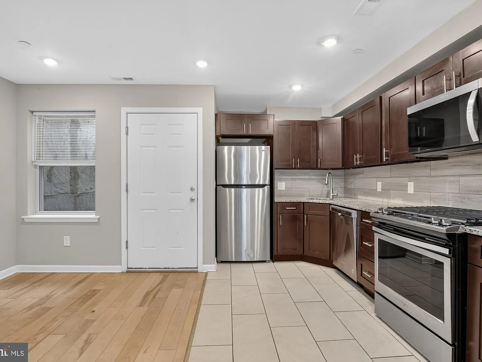 2 bed, 2.5 bath, $1,595 — Photo 4