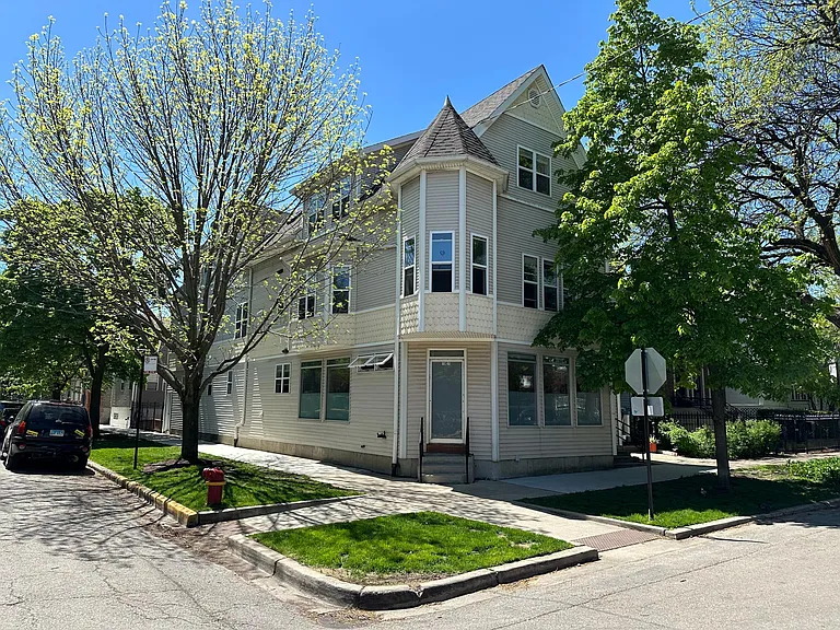 1901 W George St #1 — Photo 1