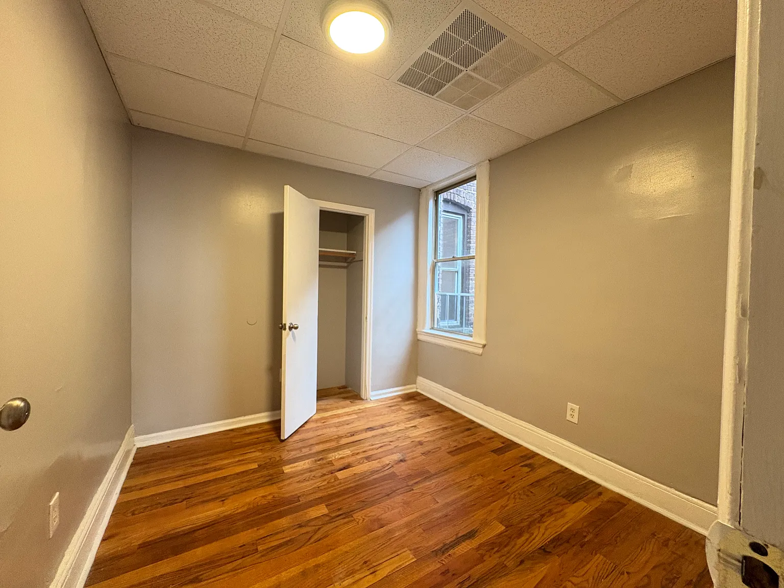3 bed, 1000 sqft, $2,250 — Photo 4