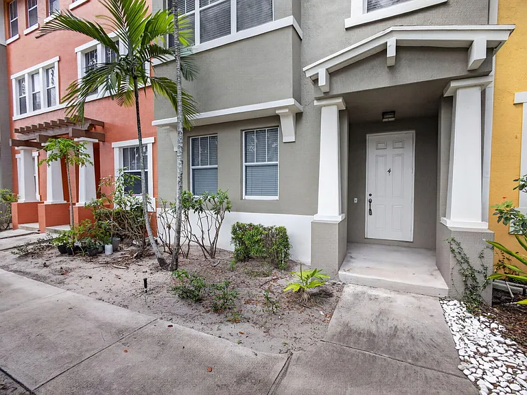 430 Amador Ln #4 — Photo 2