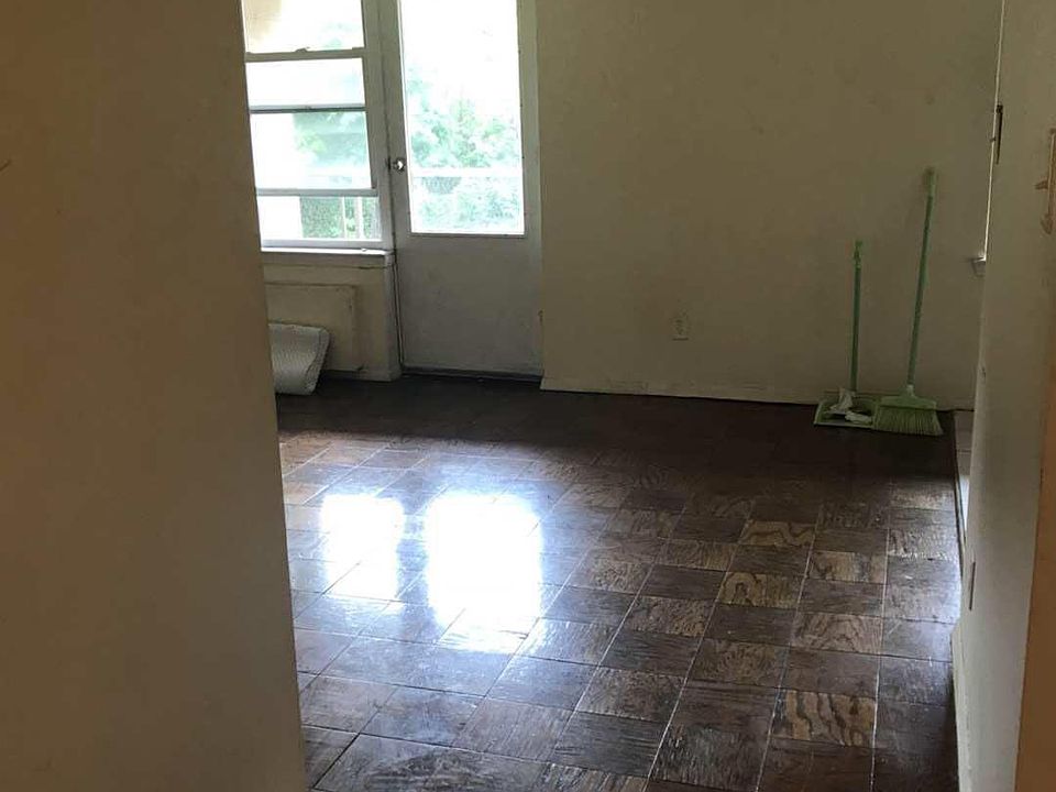2nd image of 14410 Roosevelt Ave