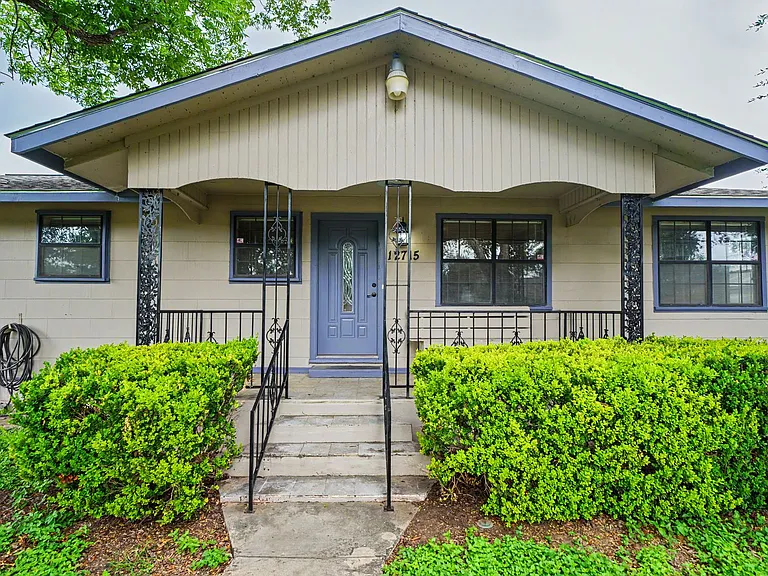 12715 Middle Ln — Photo 4
