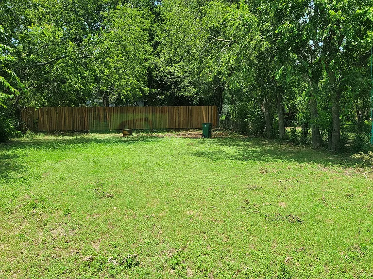 Blessing Ave — Photo 13