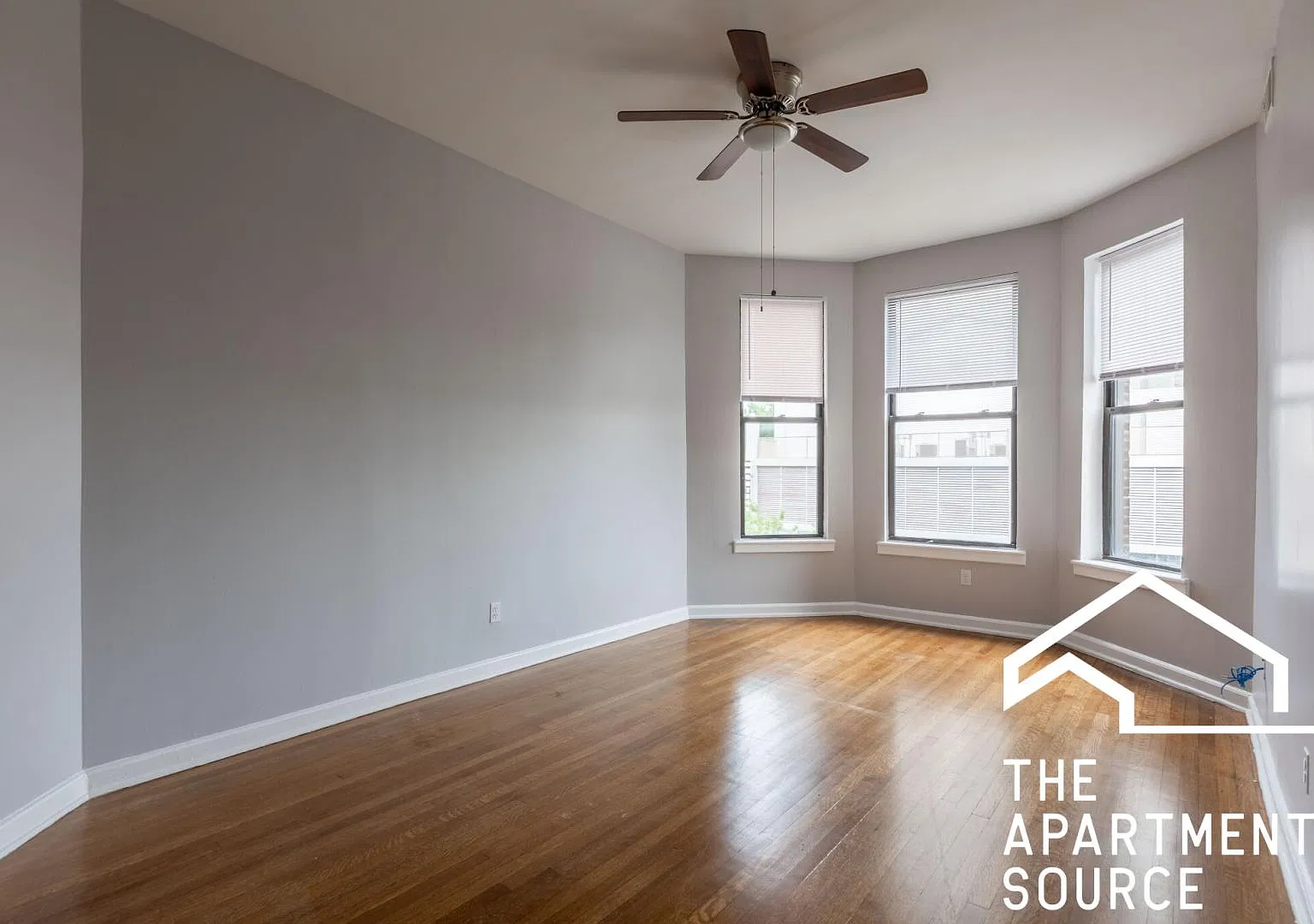 906 West Montrose Avenue #3 — Photo 1