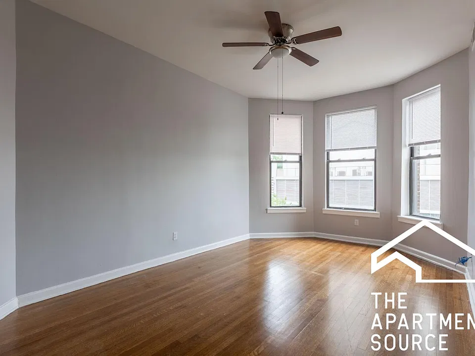 906 W Montrose Ave #3