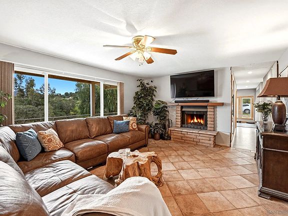 3rd image of 19170 Paradise Mountain Rd