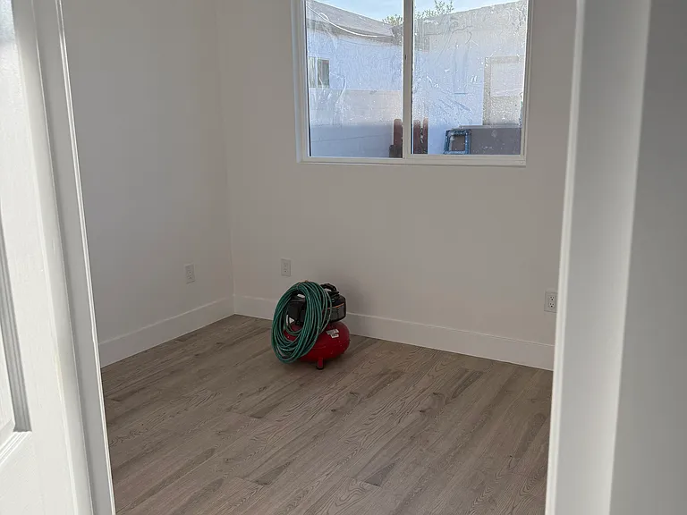 1204 S Spruce St — Photo 7