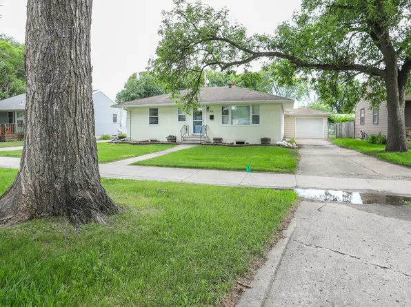 414 21st Ave N, Fargo, ND 58102