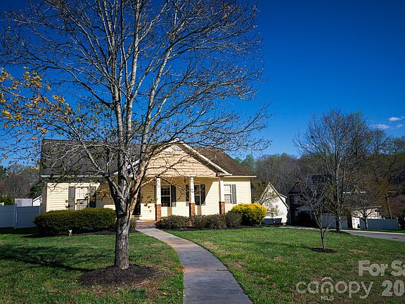 2nd image of 1009 Preston Dr