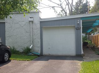 919 N Webster St, Naperville, IL 60563