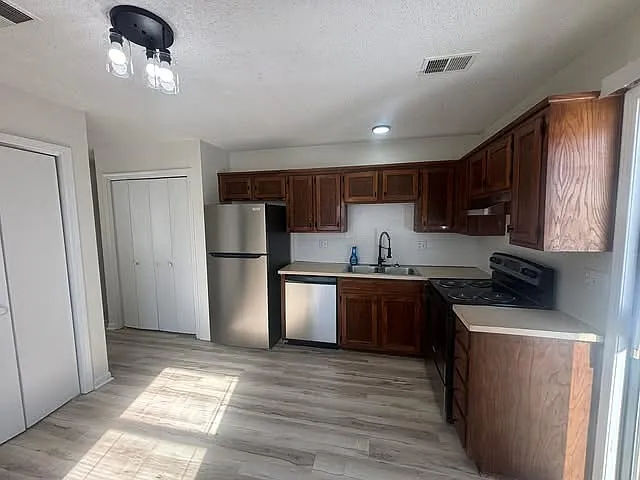 401 Sky Vue Dr #D — Photo 6