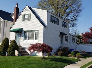889 Marion Pl, Ridgefield, NJ 07657