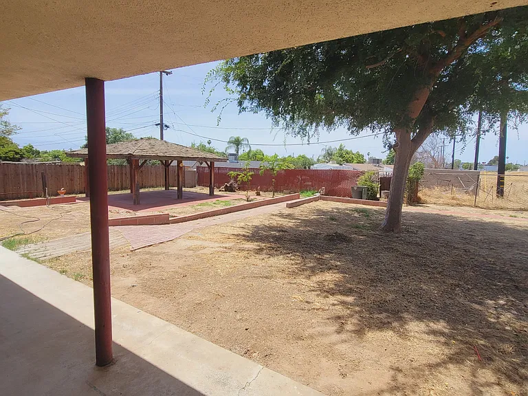 1210 Greenwood Dr — Photo 15
