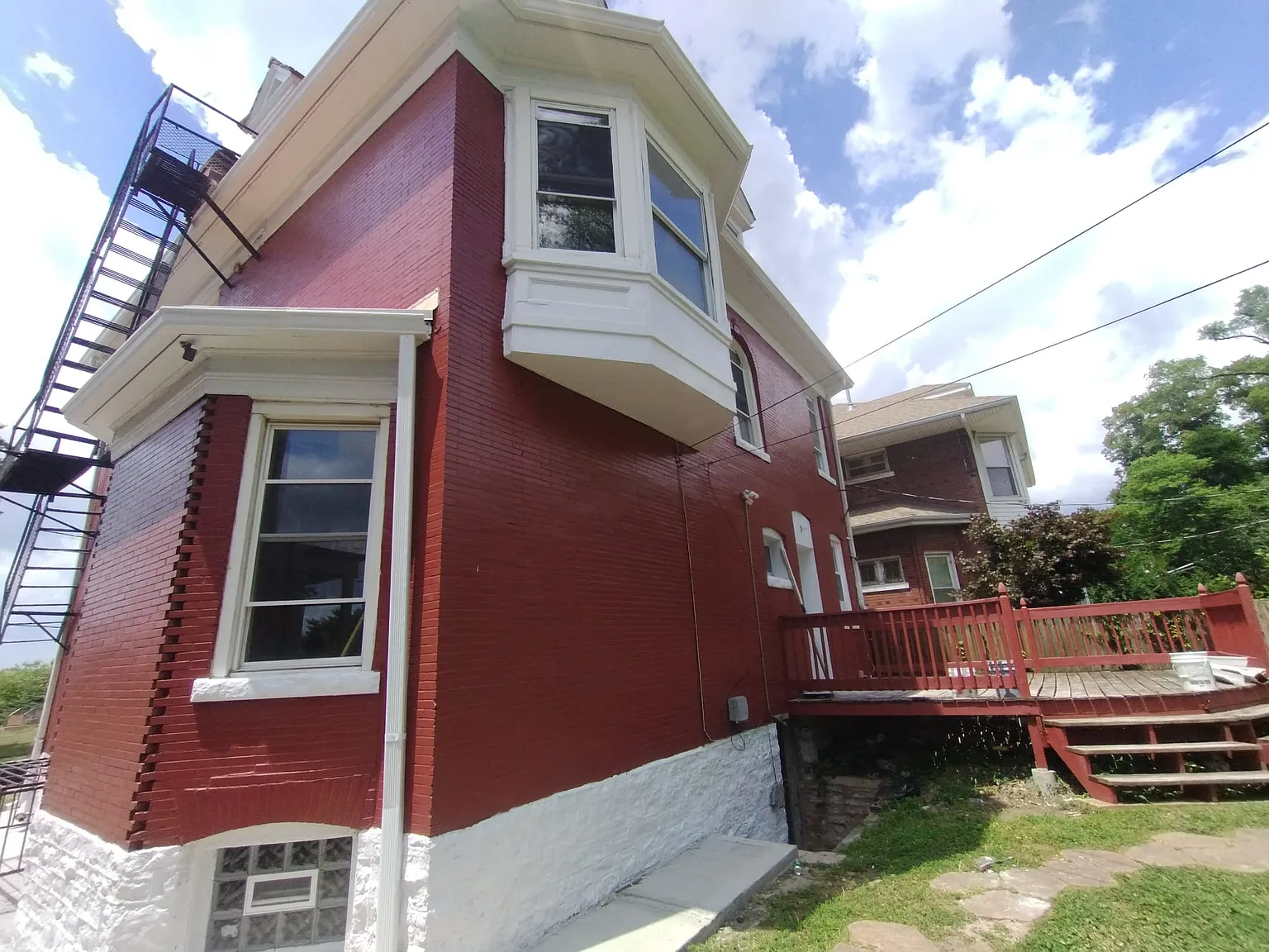 5 bed, 2830 sqft, $2,500 — Photo 2