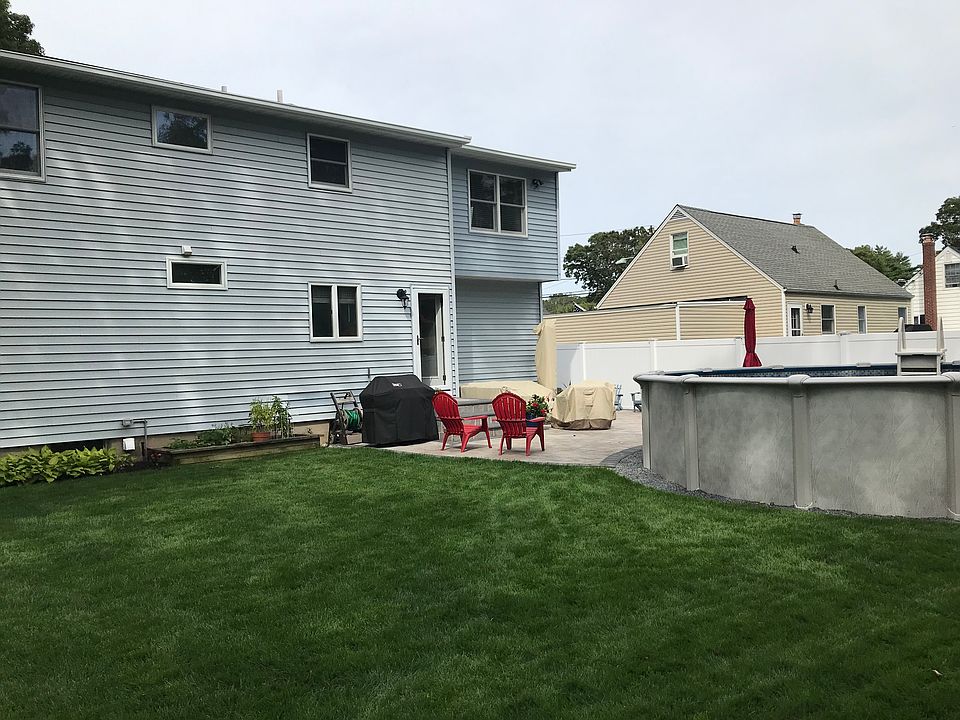 1st image of 20 Elaine Dr