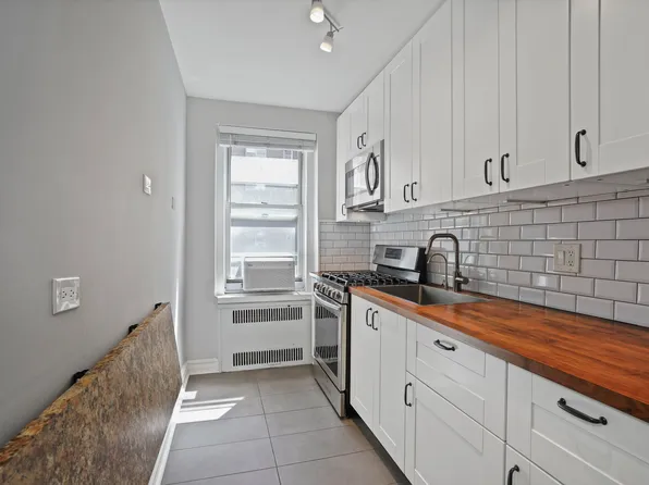 1900 Quentin Road image 12 of 18